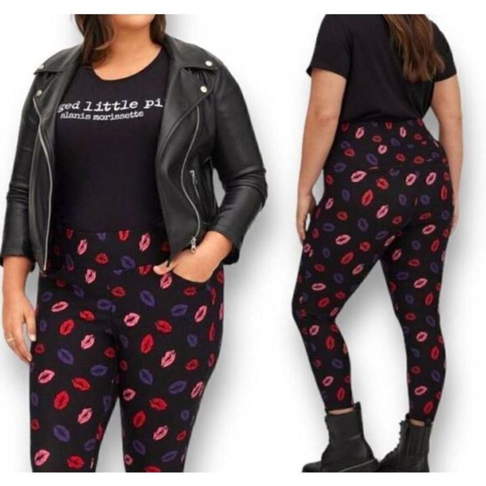 torrid kiss print lips Valentine’s Day size 1 plus 1 x pants pixie pants